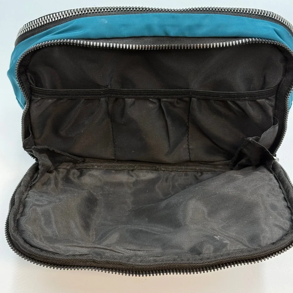 Aimee Kestenberg Teal Blue Quilted‎ Honeycomb Double Zip Cosmetic Travel Bag